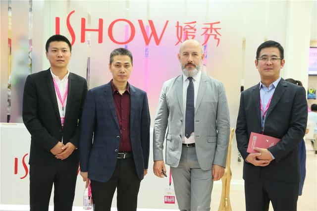 維密創(chuàng)意總監(jiān)RENE現(xiàn)身深圳內(nèi)衣展 暢談中國內(nèi)衣之道