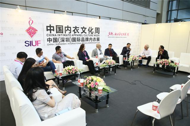 維密創(chuàng)意總監(jiān)RENE現(xiàn)身深圳內(nèi)衣展 暢談中國內(nèi)衣之道